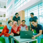 students-UTM-at-library